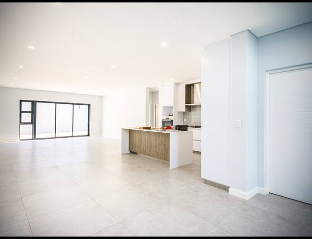 4 BEDROOM FREEHOLD FOR SALE IN SANDOWN